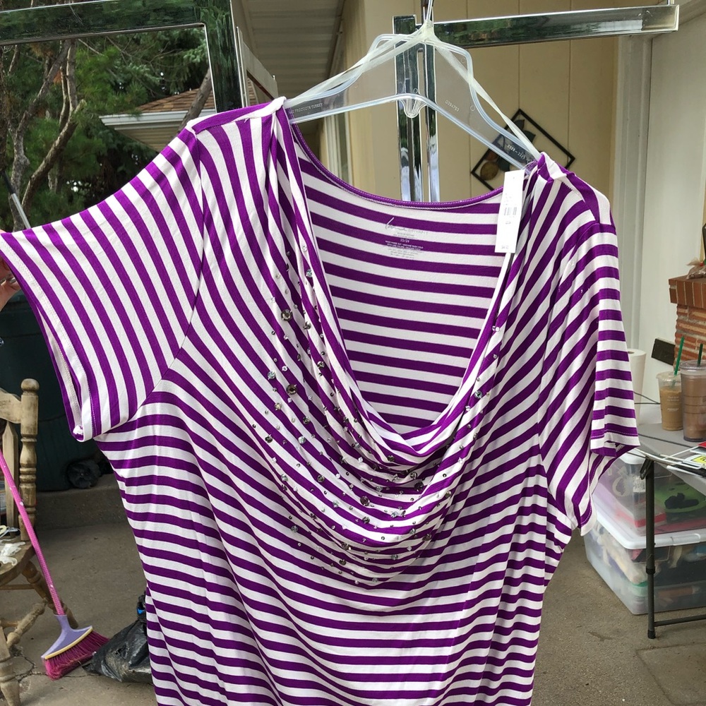 Plus Size Women’s Top (Size 22/24)